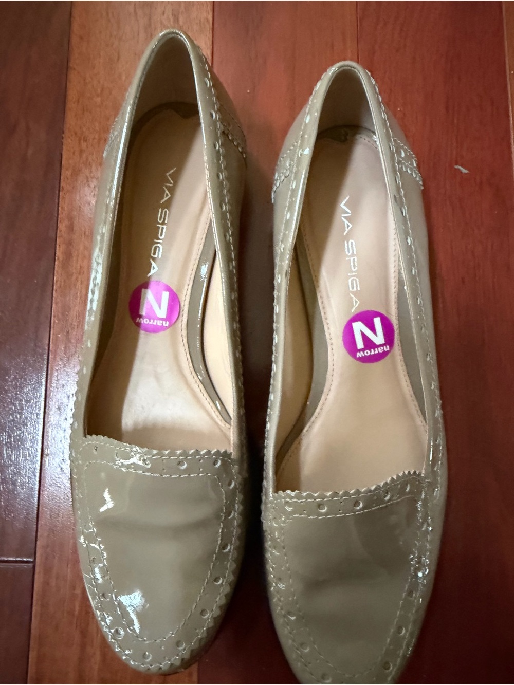 Via Spiga Beige Patent Leather Loafers 9 narrow